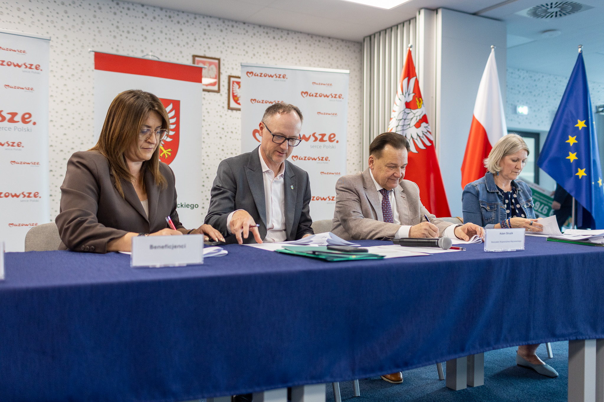 Podpisywanie um&oacute;w