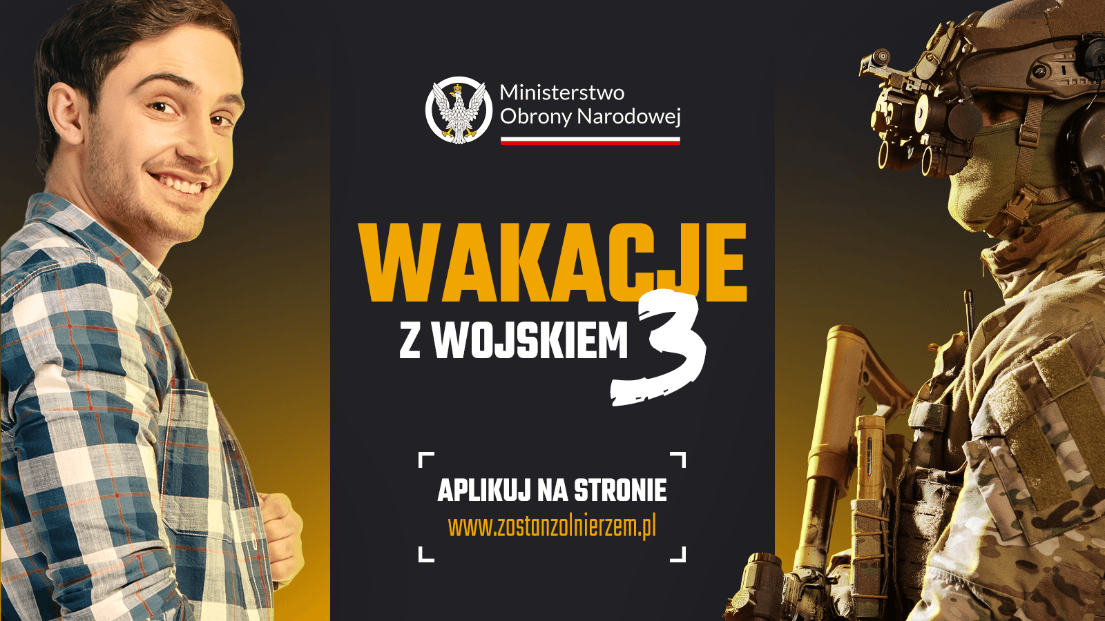 Plakat z&nbsp;napisem od g&oacute;ry Ministerstwo Obrony Narodowej z&nbsp;logiem Ministerstwa, na&nbsp;środku Wakacje z&nbsp;wojskiem 3. Poniżej Aplikuj na&nbsp;stronie www.zostanzolnierzem.pl. Po lewej stronie pan w&nbsp;koszuli w&nbsp;kratkę, poprawej w&nbsp;mundurze z&nbsp;bronią.