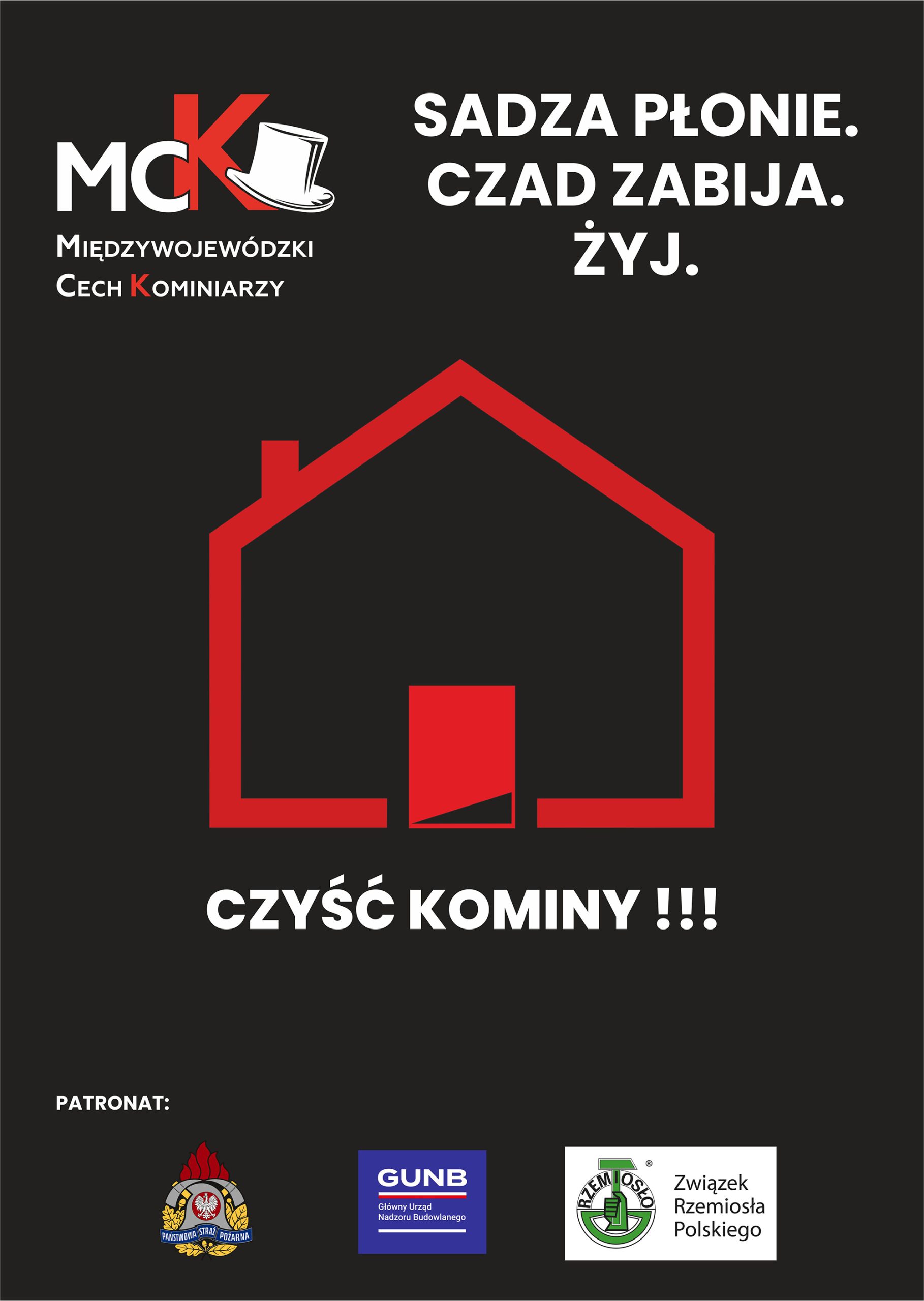 Plakat Międzywojew&oacute;dzkiego Cechu Kominiarzy z&nbsp;hasłem &bdquo;Sadza płonie. Czad zabija. Żyj. Czyść kominy!!!&rdquo;. Na czarnym tle znajduje się czerwony kontur domu z&nbsp;kominem oraz&nbsp;logotypy patron&oacute;w akcji: Państwowej Straży Pożarnej, Gł&oacute;wnego Urzędu Nadzoru Budowlanego i&nbsp;Związku Rzemiosła Polskiego.
