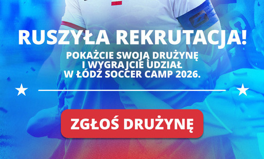 Plakat promujący Łódź Soccer Camp 2026. Na środku widoczny uśmiechnięty piłkarz w białej koszulce z logo Mecz Gwiazd. Tło utrzymane w niebiesko-czerwonej kolorystyce z efektem konfetti i zarysem pucharu. Na grafice znajduje się napis: „Ruszyła rekrutacja!